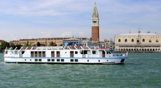 La Bella Vita barge