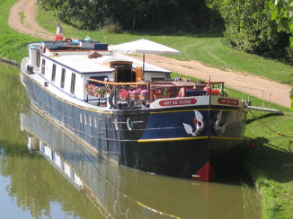 L'Art de Vivre barge